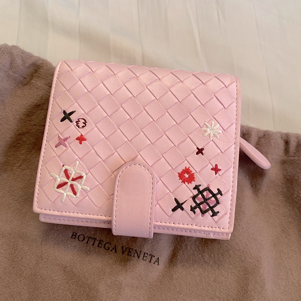 Bottega Veneta Wallet in Pink Limited Edition